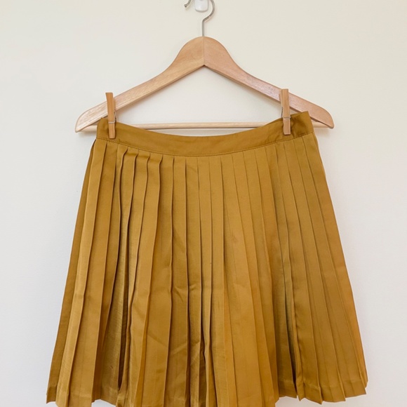 GAP Golden Pleated Mini Skirt - Picture 2 of 3